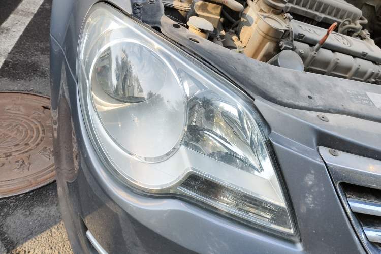 Used Volkswagen Bora 2012 1.6L Automatic Fashion Edition Right Front Headlight