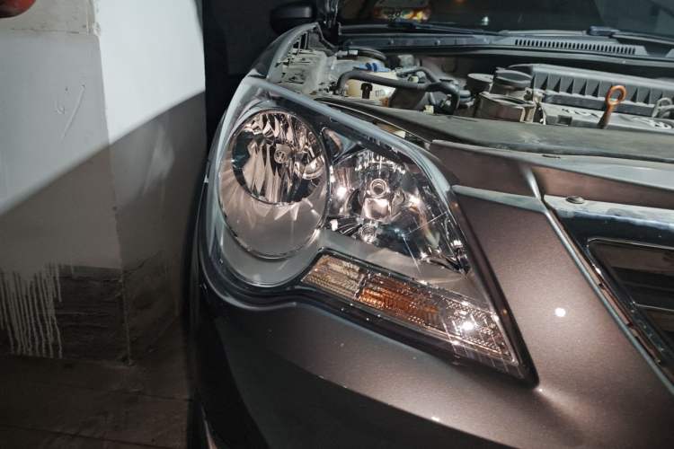 Used Volkswagen Bora 2012 1.6L Automatic Fashion Edition Right Front Headlight