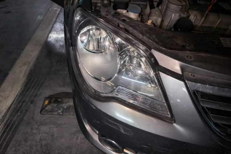 Used Volkswagen Bora 2012 1.6L Automatic Fashion Edition Right Front Headlight