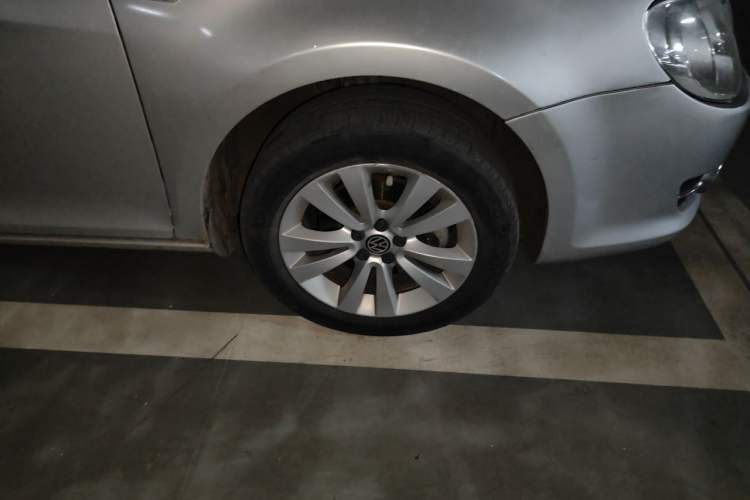 Used Volkswagen Bora 2012 1.6L Manual Stylish & Great Value Edition Right Front Wheel Hub