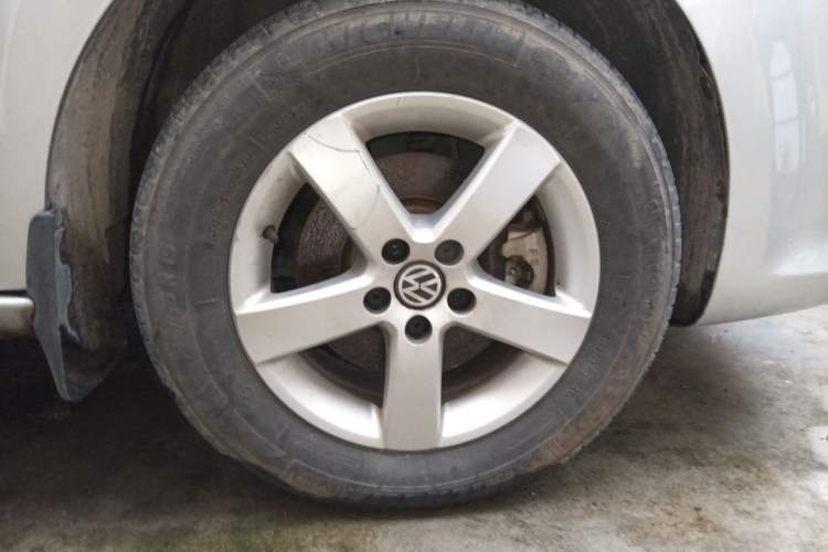 Used Volkswagen Bora 2012 1.6L Manual Fashion Edition Right Front Wheel Hub