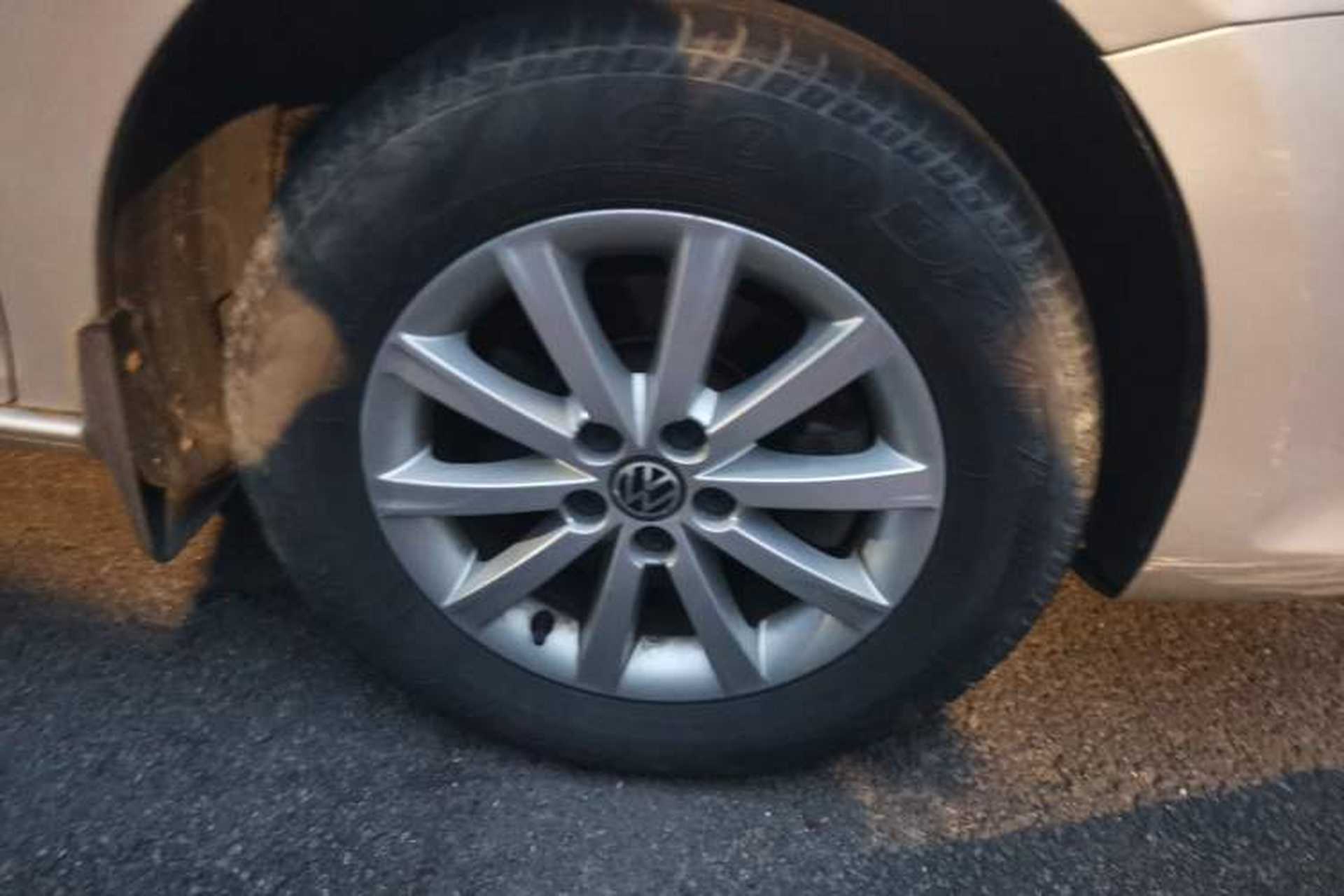 Used Volkswagen Bora 2012 1.6L Manual Comfort Model Right Front Wheel Hub