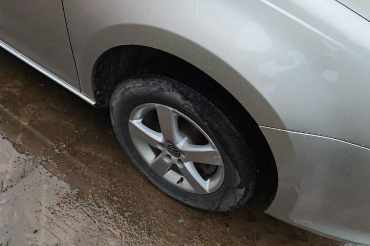 Used Volkswagen Bora 2012 1.6L Manual Fashion Edition Right Front Wheel Hub