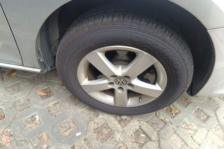 Used Volkswagen Bora 2012 1.6L Automatic Fashion Edition Right Front Wheel Hub