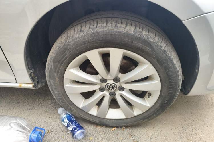 Used Volkswagen Bora 2012 1.6L Manual Stylish & Great Value Edition Right Front Wheel Hub