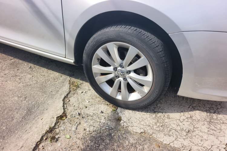 Used Volkswagen Bora 2012 1.6L Automatic Comfortable Value Edition Right Front Wheel Hub