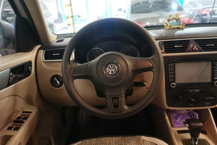 Used Volkswagen Bora 2012 1.6L Automatic Fashion Edition Steering Wheel