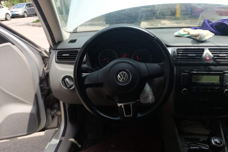 Used Volkswagen Bora 2012 1.6L Manual Comfort Value Edition Steering Wheel