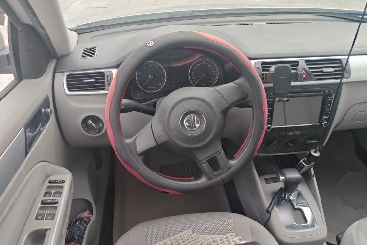 Used Volkswagen Bora 2012 1.6L Automatic Fashion Edition Steering Wheel