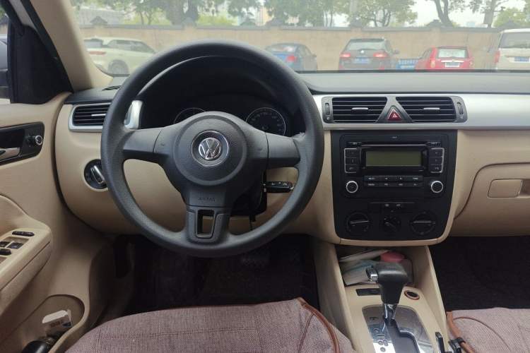 Used Volkswagen Bora 2012 1.6L Automatic Fashion Edition Steering Wheel
