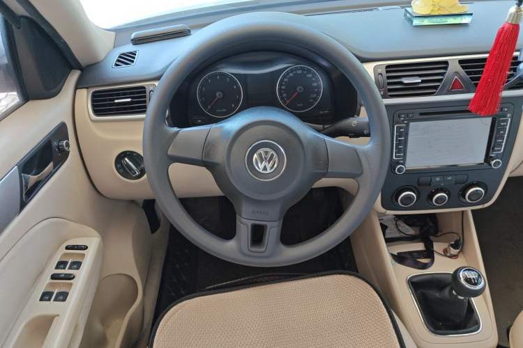 Used Volkswagen Bora 2012 1.6L Manual Fashion Edition Steering Wheel