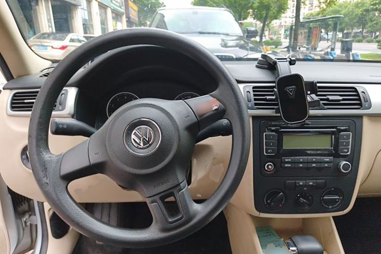 Used Volkswagen Bora 2012 1.6L Automatic Fashion Edition Steering Wheel