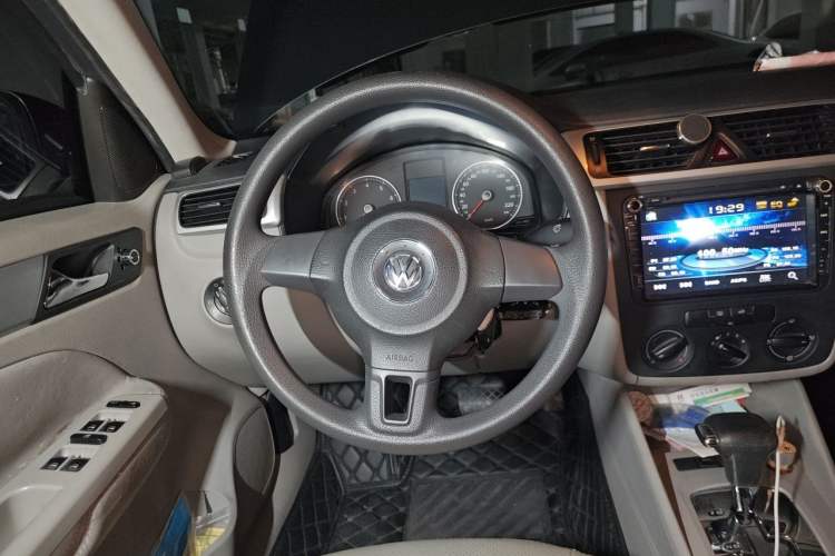 Used Volkswagen Bora 2012 1.6L Automatic Fashion Edition Steering Wheel