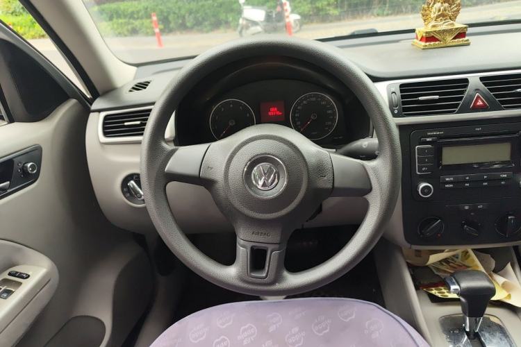 Used Volkswagen Bora 2012 1.6L Automatic Fashion Edition Steering Wheel