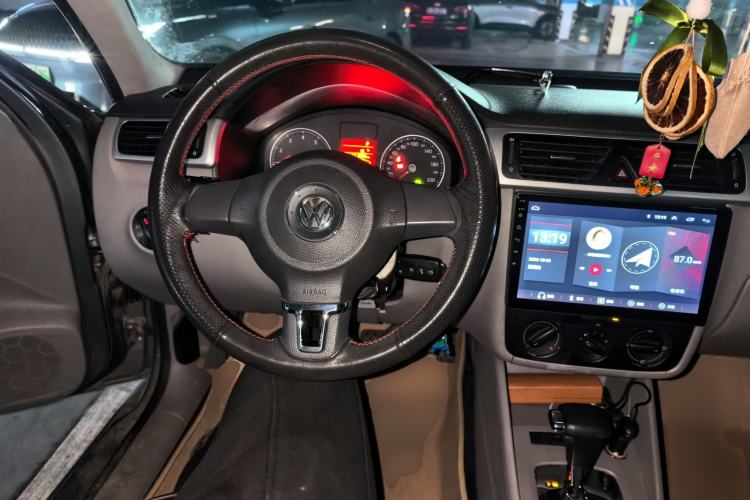 Used Volkswagen Bora 2012 1.6L Automatic Fashion Edition Steering Wheel
