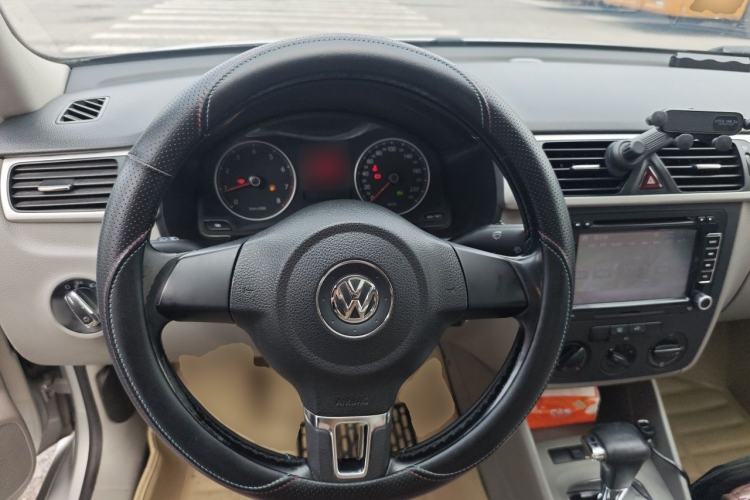 Used Volkswagen Bora 2012 1.6L Automatic Fashion Value Edition Steering Wheel