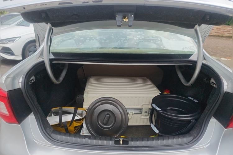 Used Volkswagen Bora 2012 1.6L Manual Fashion Edition Trunk