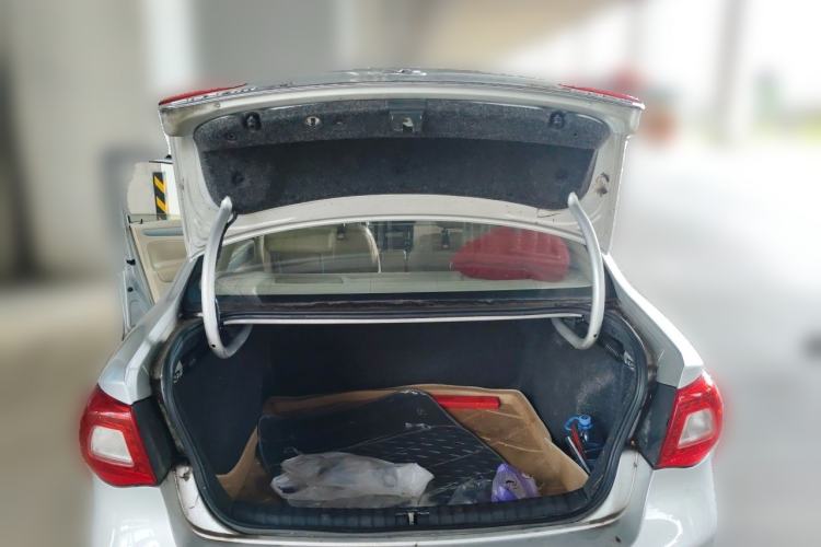 Used Volkswagen Bora 2012 1.6L Automatic Fashion Edition Trunk