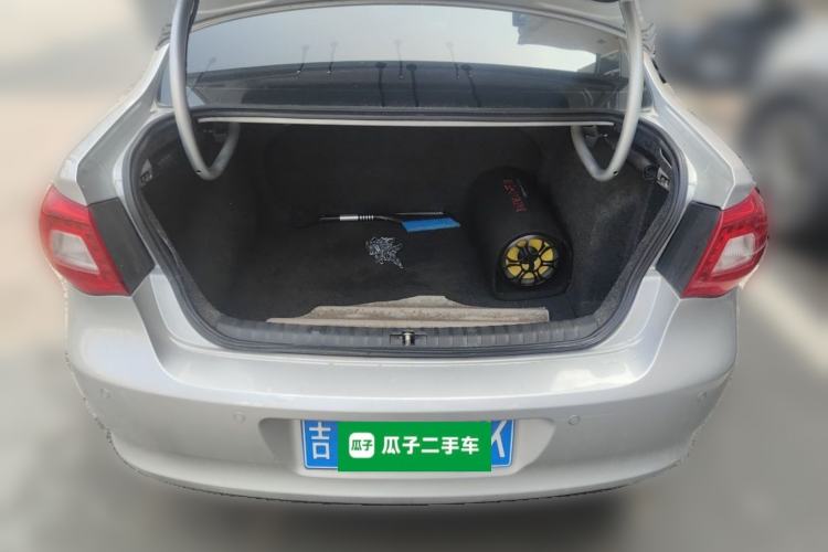 Used Volkswagen Bora 2012 1.6L Manual Fashion Edition Trunk