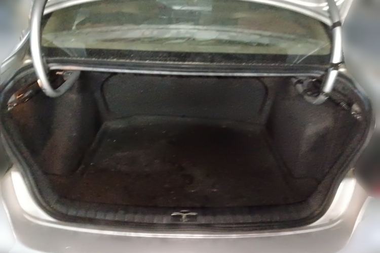 Used Volkswagen Bora 2012 1.6L Manual Fashion Edition Trunk