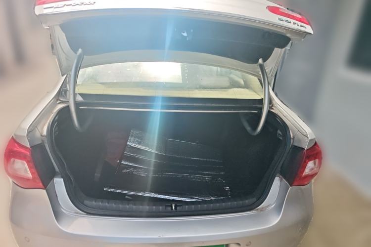 Used Volkswagen Bora 2012 1.6L Manual Fashion Edition Trunk