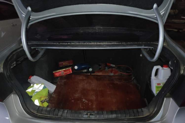 Used Volkswagen Bora 2012 1.6L Automatic Comfort Edition Trunk