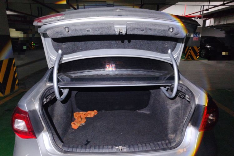 Used Volkswagen Bora 2012 1.6L Automatic Fashion Edition Trunk