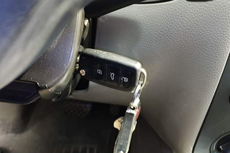 Used Volkswagen Bora 2012 1.6L Automatic Comfort Edition Vehicle Key