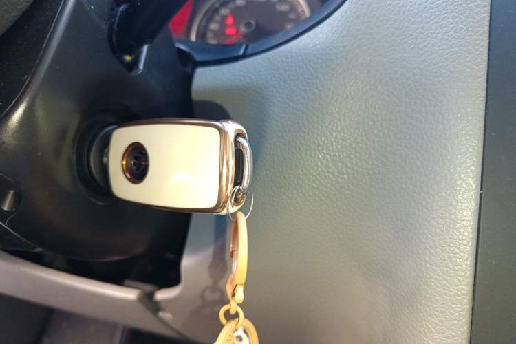 Used Volkswagen Bora 2012 1.6L Automatic Fashion Edition Vehicle Key