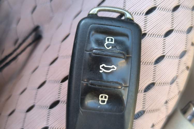 Used Volkswagen Bora 2012 1.6L Automatic Fashion Edition Vehicle Key