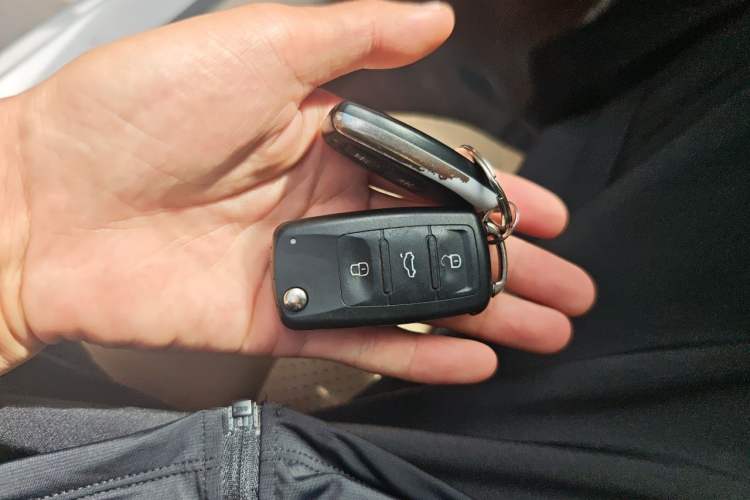 Used Volkswagen Bora 2012 1.6L Manual Fashion Edition Vehicle Key