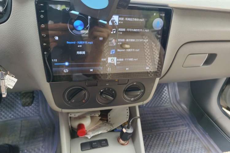 Used Volkswagen Bora 2012 1.6L Manual Fashion Edition Audio And AC Panel