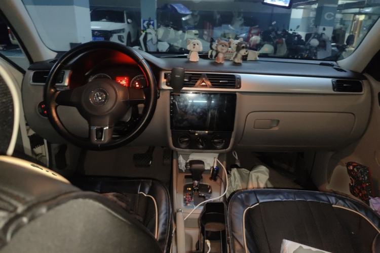 Used Volkswagen Bora 2012 1.6L Automatic Comfortable Value Edition Center Console
