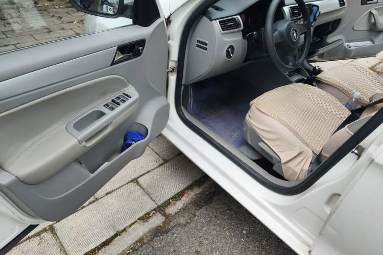 Used Volkswagen Bora 2012 1.6L Manual Fashion Edition Driver Seat