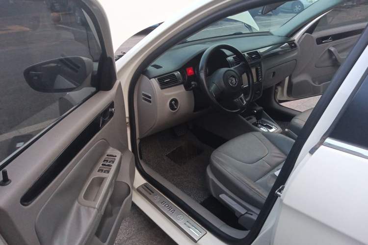 Used Volkswagen Bora 2012 1.6L Automatic Fashion Edition Driver Seat