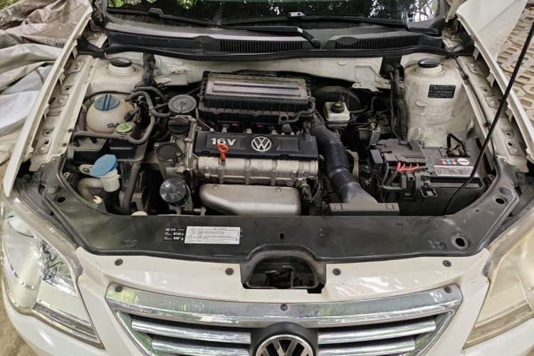 Used Volkswagen Bora 2012 1.6L Manual Fashion Edition Engine Bay