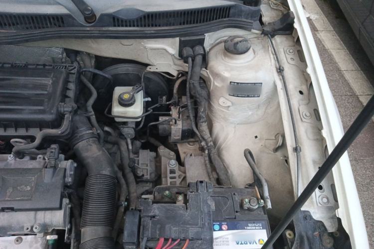 Used Volkswagen Bora 2012 1.6L Automatic Fashion Edition Engine Bay Left