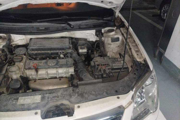 Used Volkswagen Bora 2012 1.6L Automatic Comfort Edition Engine Bay Left