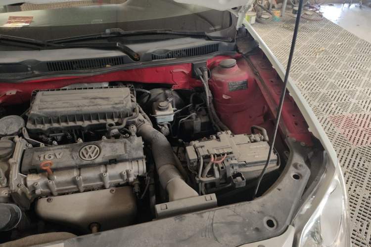 Used Volkswagen Bora 2012 1.6L Automatic Fashion Edition Engine Bay Left