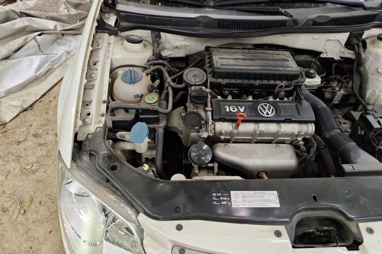 Used Volkswagen Bora 2012 1.6L Manual Fashion Edition Engine Bay Right