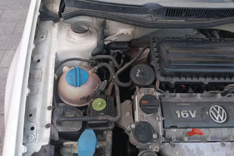 Used Volkswagen Bora 2012 1.6L Automatic Fashion Edition Engine Bay Right