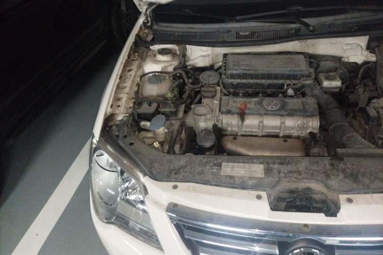 Used Volkswagen Bora 2012 1.6L Automatic Comfort Edition Engine Bay Right