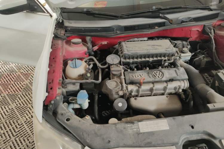 Used Volkswagen Bora 2012 1.6L Automatic Fashion Edition Engine Bay Right