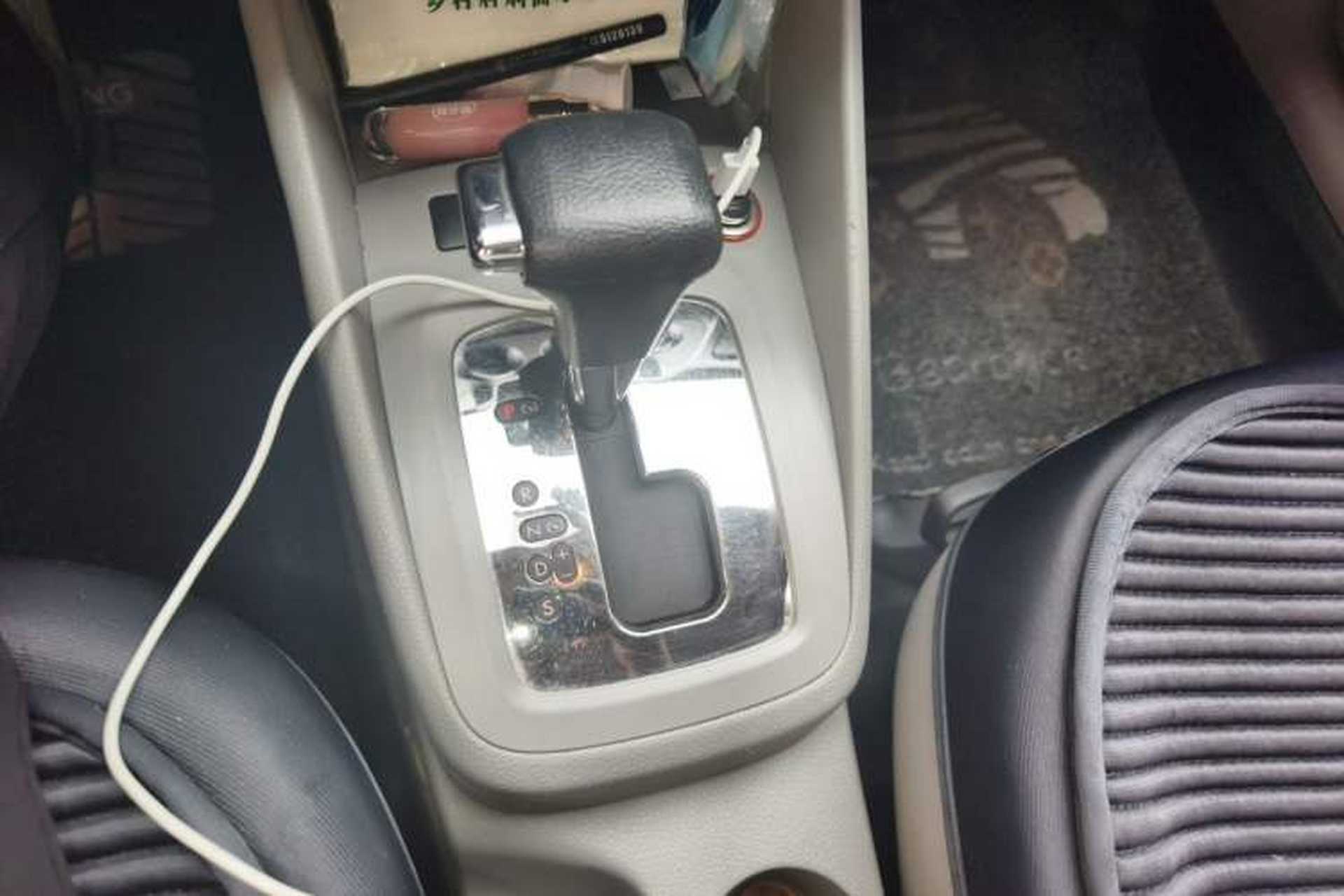 Used Volkswagen Bora 2012 1.6L Automatic Fashion Edition Gear Lever