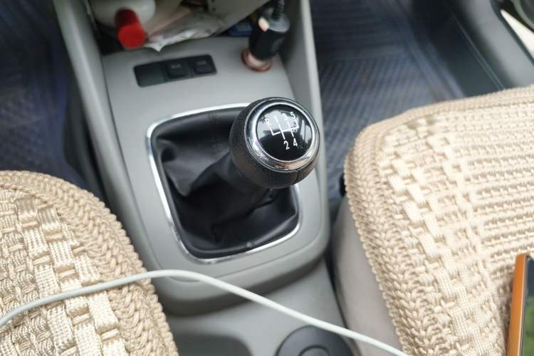 Used Volkswagen Bora 2012 1.6L Manual Fashion Edition Gear Lever