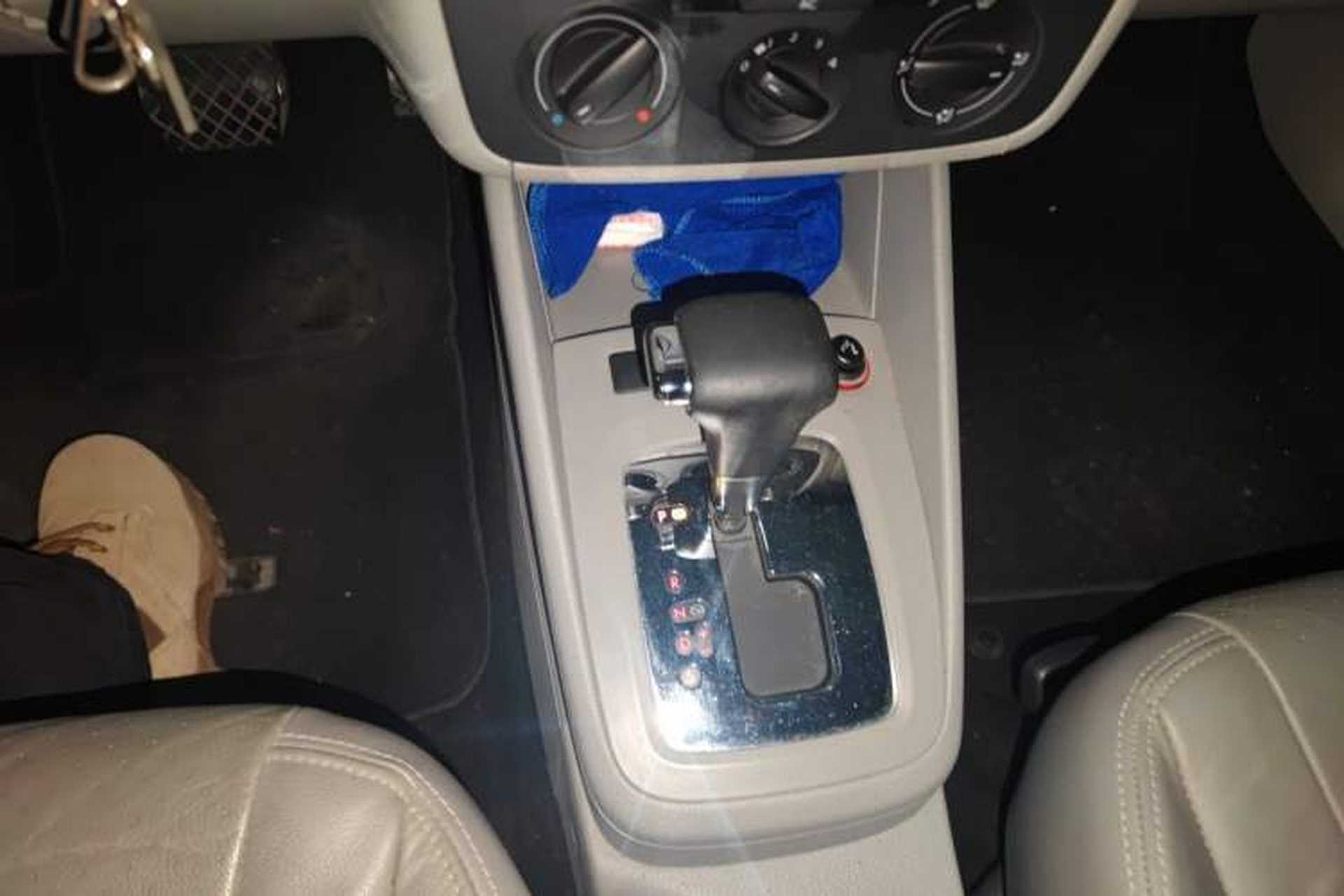 Used Volkswagen Bora 2012 1.6L Automatic Comfortable Value Edition Gear Lever