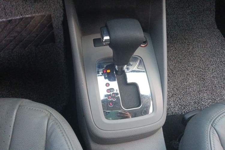 Used Volkswagen Bora 2012 1.6L Automatic Fashion Edition Gear Lever