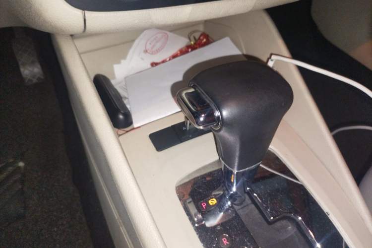 Used Volkswagen Bora 2012 1.6L Automatic Comfort Edition Gear Lever