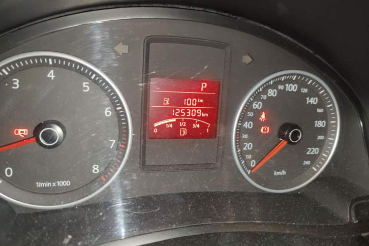 Used Volkswagen Bora 2012 1.6L Automatic Comfortable Value Edition Odometer Close Up