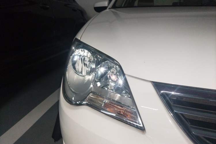 Used Volkswagen Bora 2012 1.6L Automatic Comfort Edition Right Front Headlight